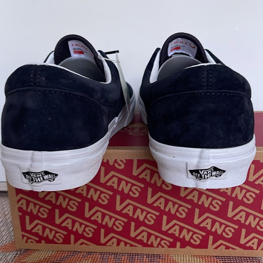 Vans WMNS Era Pig Suede Nine Iron
VN0005UEBYD
Sneakers - Picture 13 of 16